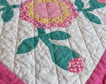 Vintage Rose of Sharon Table Matt Quilt