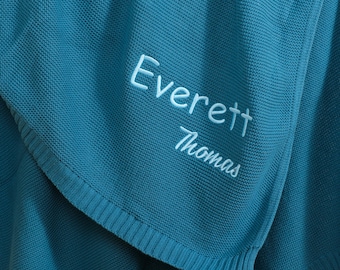 Personalized Organic Cotton Baby Blanket: Hand-Embroidered Name Keepsake