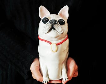 カスタムの陶器製犬用骨壷、パーソナライズされた手作りの犬用骨壷、ペットの骨壷、足跡の記念碑、遺灰を入れる陶器製骨壷、ユニークなペットの骨壷。