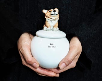 手作りの陶器製犬用骨壷、パーソナライズされた犬記念品、ペット用骨壷、陶器製骨壷、ペットの肖像画のカスタマイズ、ペット愛好家へのギフト。