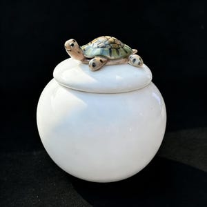 Urna de cerámica para mascotas en forma de tortuga, monumento conmemorativo de cerámica hecho a mano, retrato personalizado, personalización de retrato de mascota, regalo para amantes de las mascotas.