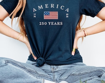Camiseta con colores cómodos del 250.º aniversario de Estados Unidos / Camiseta patriótica bordada / Camiseta de EE. UU. 1776-2026 / Día de la Independencia del 4 de julio