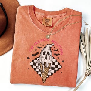 I&#39;m Freakin&#39; Melting Ghost Ice Cream Cone Comfort Colors® T-Shirt, Retro Summerween T-Shirt, Funny Spooky Halloween Aesthetic Tee