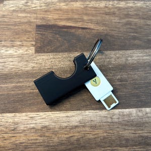 Yubikey 5/5C NFC Key Ring, Flip Cover, Case, Travel, Keychain.