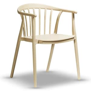 Può includere: Sedia beige chiaro con schienale e braccioli curvi. La sedia ha un design a doghe sullo schienale e un sedile arrotondato. Le gambe sono dritte e leggermente angolate verso l'esterno. La sedia è in materiale solido.