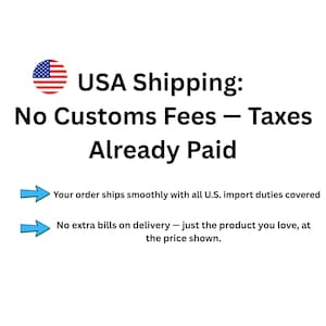 Puede incluir: Un gr&aacute;fico con un icono circular de la bandera de los Estados Unidos seguido del texto USA Shipping: No Customs Fees &mdash; Taxes Already Paid. Dos flechas de color azul claro se&ntilde;alan un texto que indica que el pedido se env&iacute;a sin cargos.