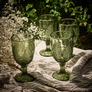 Embossed Green Fern Wine Goblets Vintage Style Glassware Set Wine Glasses 300ml