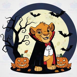 Puede incluir: Ilustración de un cachorro de león de dibujos animados disfrazado de vampiro para Halloween. El cachorro lleva una capa negra con forro rojo y una pajarita roja. El fondo incluye una luna llena, murciélagos, calabazas y un árbol sin hojas.