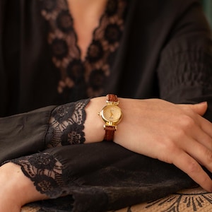 Vintage Style Gold Watch – Elegant Leather Strap for Women