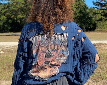 Suéter desgastado de estrella de rock