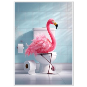 Divertente poster con fenicotteri in bagno / Poster con uccello eccentrico sul water / Decorazione murale stravagante / Stampa su carta opaca di alta qualità / Regalo con umorismo tropicale