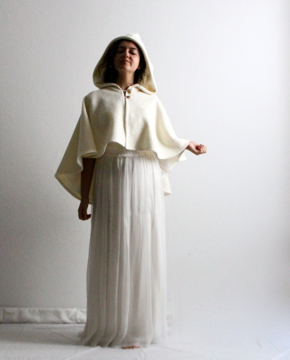 Chiffon Wedding Cloaks Hooded Sheer Women Capes Long Bridal Jackets Coats Shawl Chiffon Wedding Cloaks Hooded Sheer Women Capes Long Bridal Jackets Coats Shawl