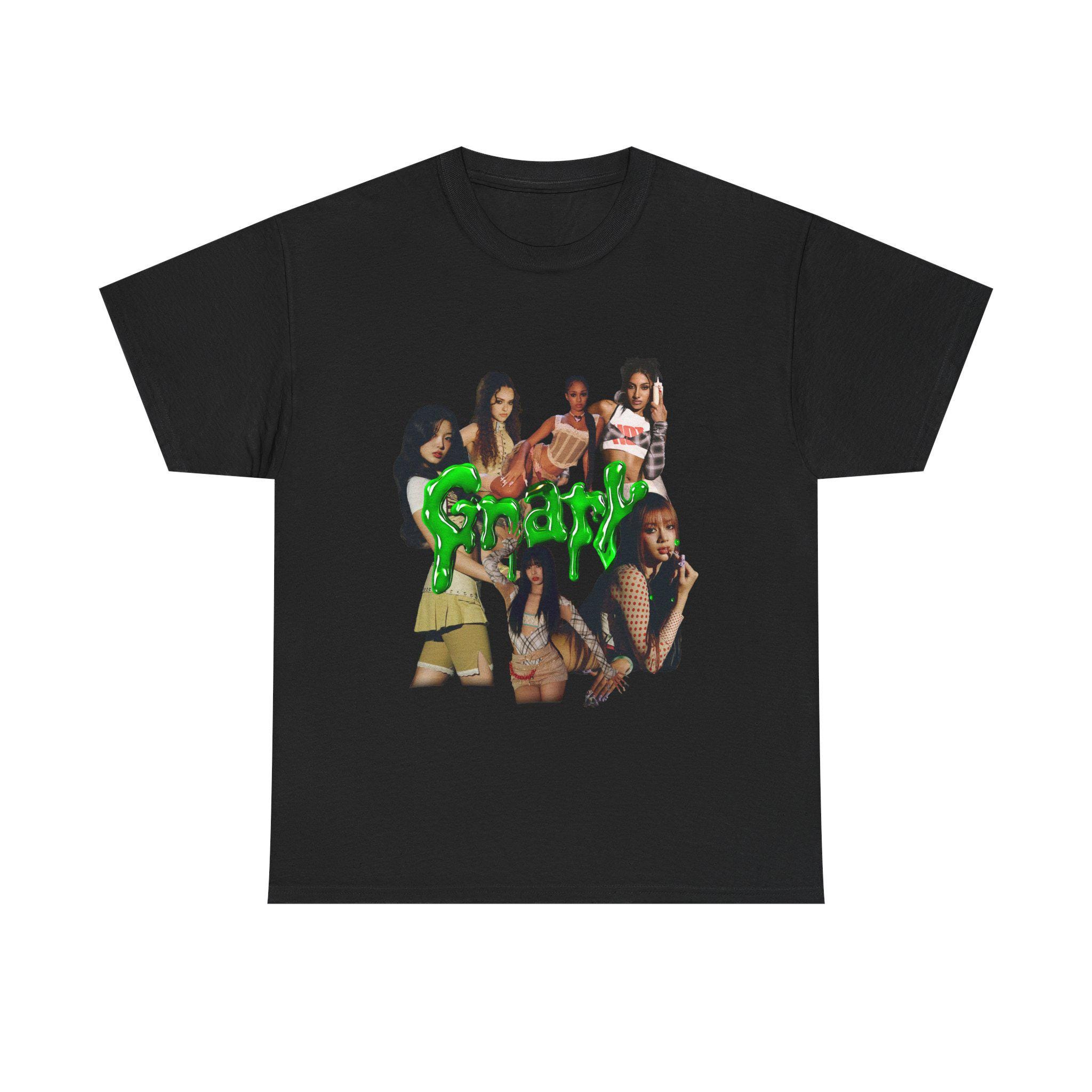 T-shirt Col V Manches Courtes Boutonné Style Maillot De Baseball - Merch Kpop Katseye - Pour Homme Et Femme - Tissu Jersey Polyester - Look Streetwear Tendance