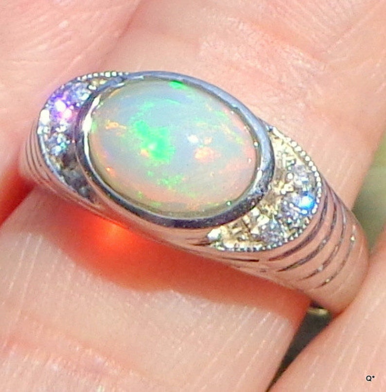 Sz 8, Ethiopian Opal, Sterling Silver, Natural Gemstone, Edwardian Style, Peach, Green, Yellow Color Play Opal image 1