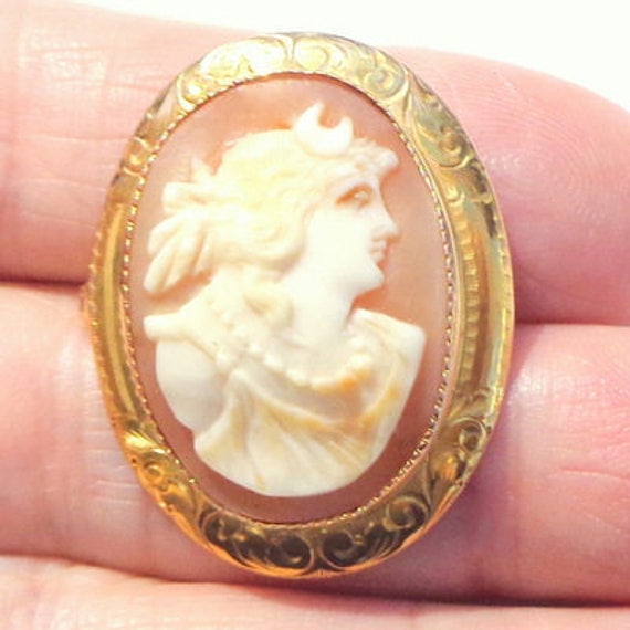 Victorian, Solid 10K Gold, Hand Carved Conch Shel… - image 1