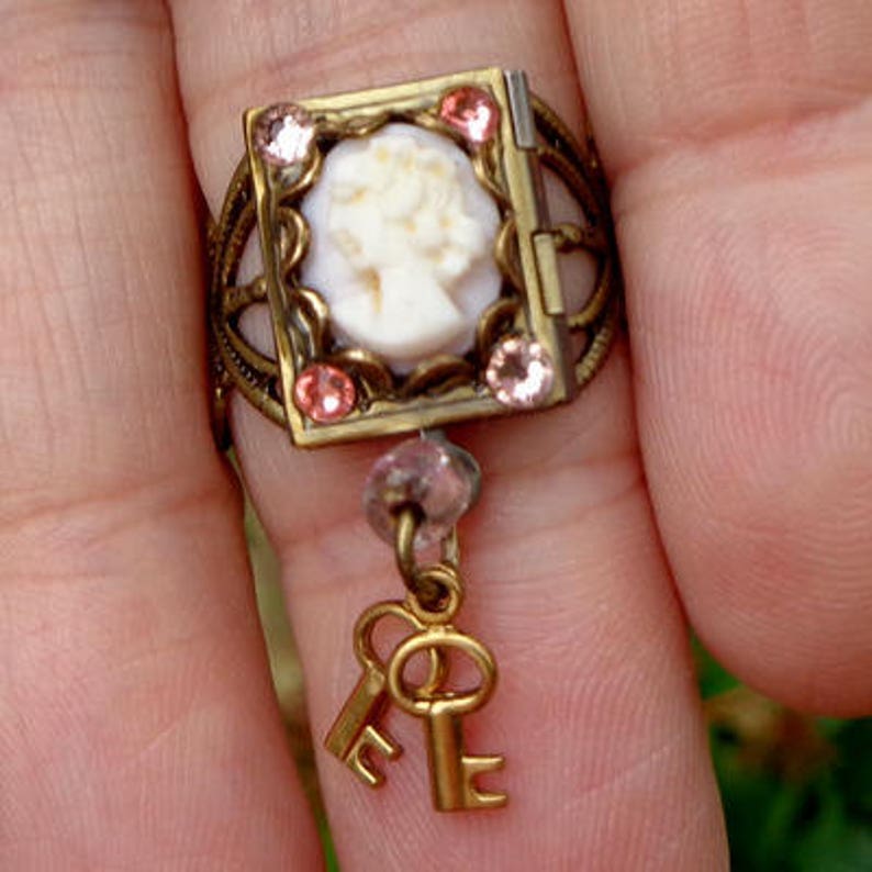 Vintage,Hand Carved,Baby Skin Pink Conch Shell Cameo,Locket Ring,Murano Glass Bead,Tiny Keys,Swarovski Crystals,Adjustable Filigree Ring image 3