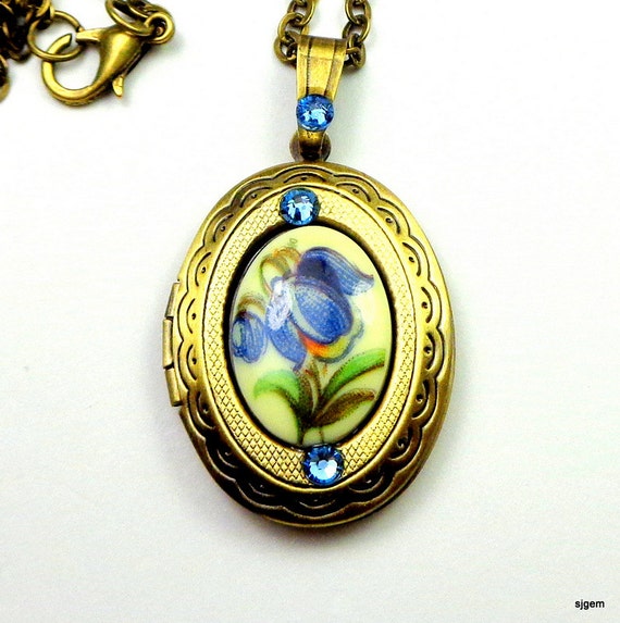 SALE, Vintage Painted Blue Flower Cameo,Locket Ne… - image 1