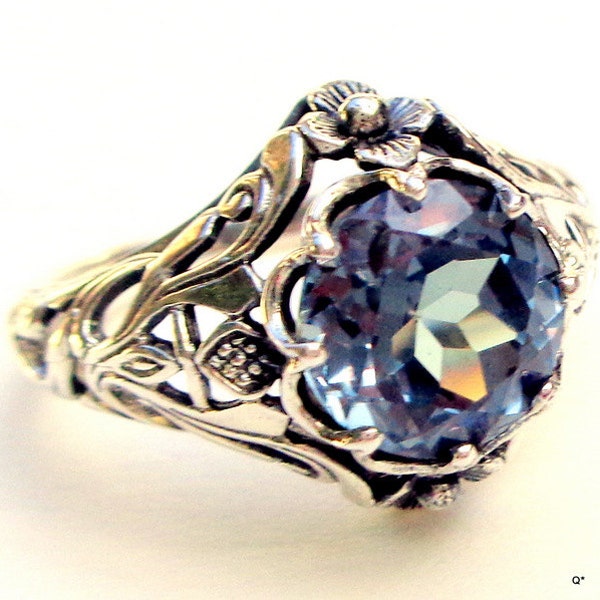 THEY'RE IN, Russian Lab Alexandrite Ring,Vintage Sterling Silver Setting,Color Change Stone,Purple to Blue,Vintage Jewelry,Edwardian Fantasy