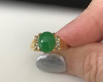 cabochon jade style gold tone statement ring size Q