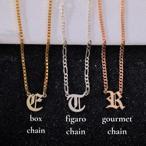 Gold alte Englisch Initial Halskette, personalisierte Buchstabe Schmuck, Benutzerdefinierte alte Englisch Anfang Halskette, Minimalist Kettenhalskette, Geschenk für Mutter