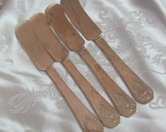 4 Silver Plate Butter Knives Spreaders - Heraldic Pattern 1916 // Antique Vintage Flatware Silverware Cutlery