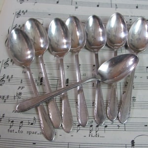 Set of 8 Vintage Silver Plate Small Demitasse Spoons - Guest of Honor Pattern No Monogram // Vintage Antique Silver Flatware Silverware