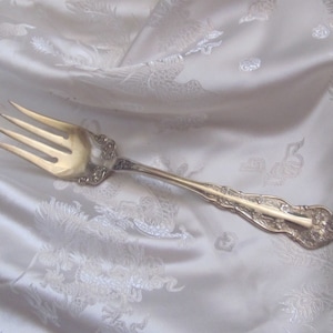 Modello Chester 1900, forchetta da carne grande con piatto in argento decorato, senza mono, Rogers & Son, posate in argento antiche vintage