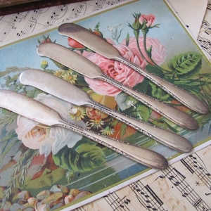 Invitation 1940 Patern // 4 Silver Plate Spreaders Knives Butter  - Gorham - No Mono // Vintage Antique Silverware Flatware
