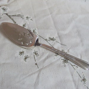 Jewel 1938 Pattern - Vintage Silver Plate Cake Pie Dessert Server - 9.5&quot; No mono Plymouth // Vintage Antique Silverware Flatware Cutlery