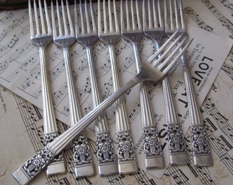 Coronation Hampton Pattern - 8 Silver Plate Dinner Grille Luncheon Viande Forks // Vintage Antique Silverware Flatware Cutlery