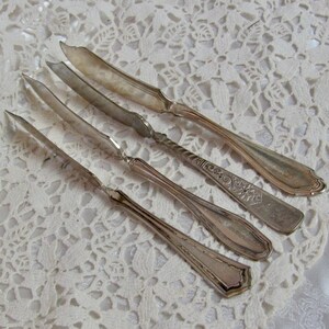4 Antike Silberplatte Master Buttermesser Verzierte seltene sehr alte Muster // Vintage Silber Besteck Besteck