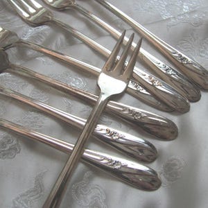 Meadow Flower Pattern - Lot of 8 Silver Plate 3 Prong Forks Crab Shellfish Oyster Seafood Olive Silverware Flatware Dinnerware Cutlery
