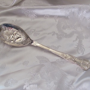 Kings Pattern Silver Plate Large Serving Spoon - Embossed Fruit Bowl No Mono // Vintage Flatware Silverware