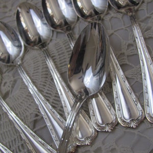Silverware Set 8 Silver Plate Teaspoons Matching Pattern // International