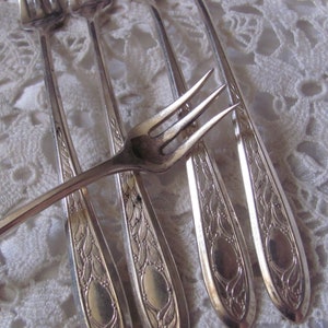Victory 1919 Pattern // 5 Silver Plate Crab Seafood Shellfish Oyster Cocktail 3 Prong Forks no Mono Alvin Silver - Antique Vintage Flatware