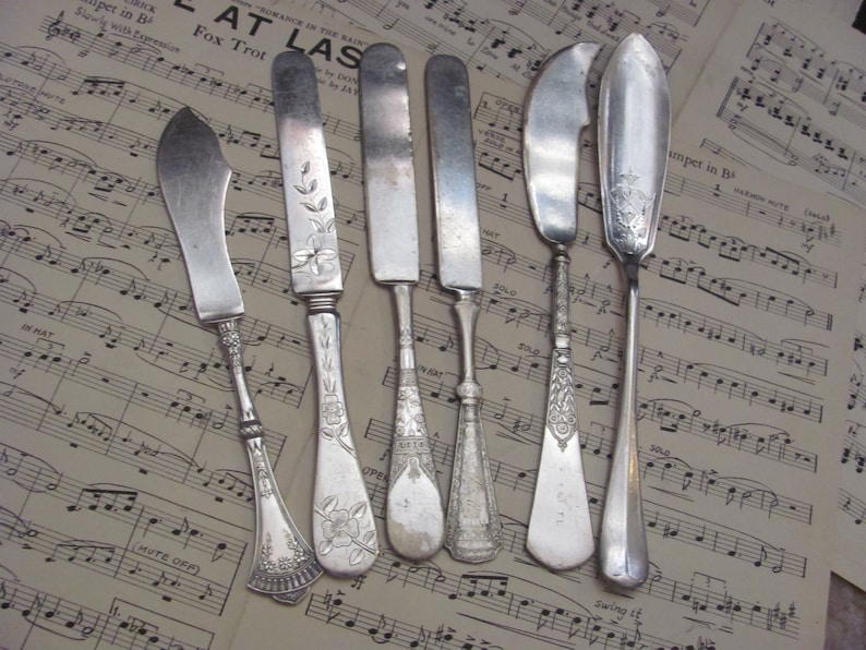 Assorted Patterns Makers Rare Lot of 6 Silver Plate Ornate French Blade Butter Spreader Knives Cheese Scoop #120