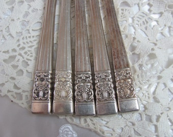 Patrón de Coronación - Juego de 5 cuchillos plateados con mango hueco para cena, almuerzo y parrilla, sin monocromía // Cubiertos antiguos de plata vintage