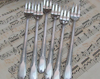 Cavalier Pattern // 6 Silver Plate Crab Seafood Shellfish Oyster Olive Pickle Cocktail Forks // Vintage Antique Silverware Flatware