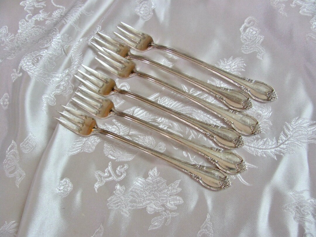 Remembrance Pattern Lot of 6 Antique Silver Plate 3 Prong Forks Crab