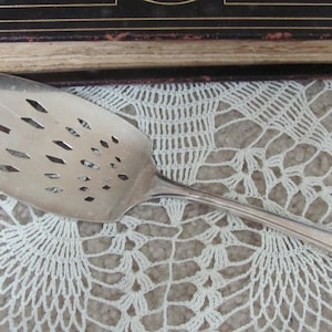 Imperial Five Pattern  - Vintage Silver Plate Cake Pie Dessert Server 10.5&quot; Long