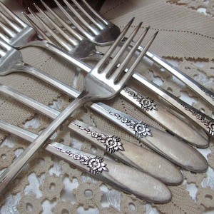 Fantasy 1941 Pattern - Set of 7 Silver Plate Grille Viande Forks - Oneida Community - No Mono // Vintage Silverware Flatware Cutlery