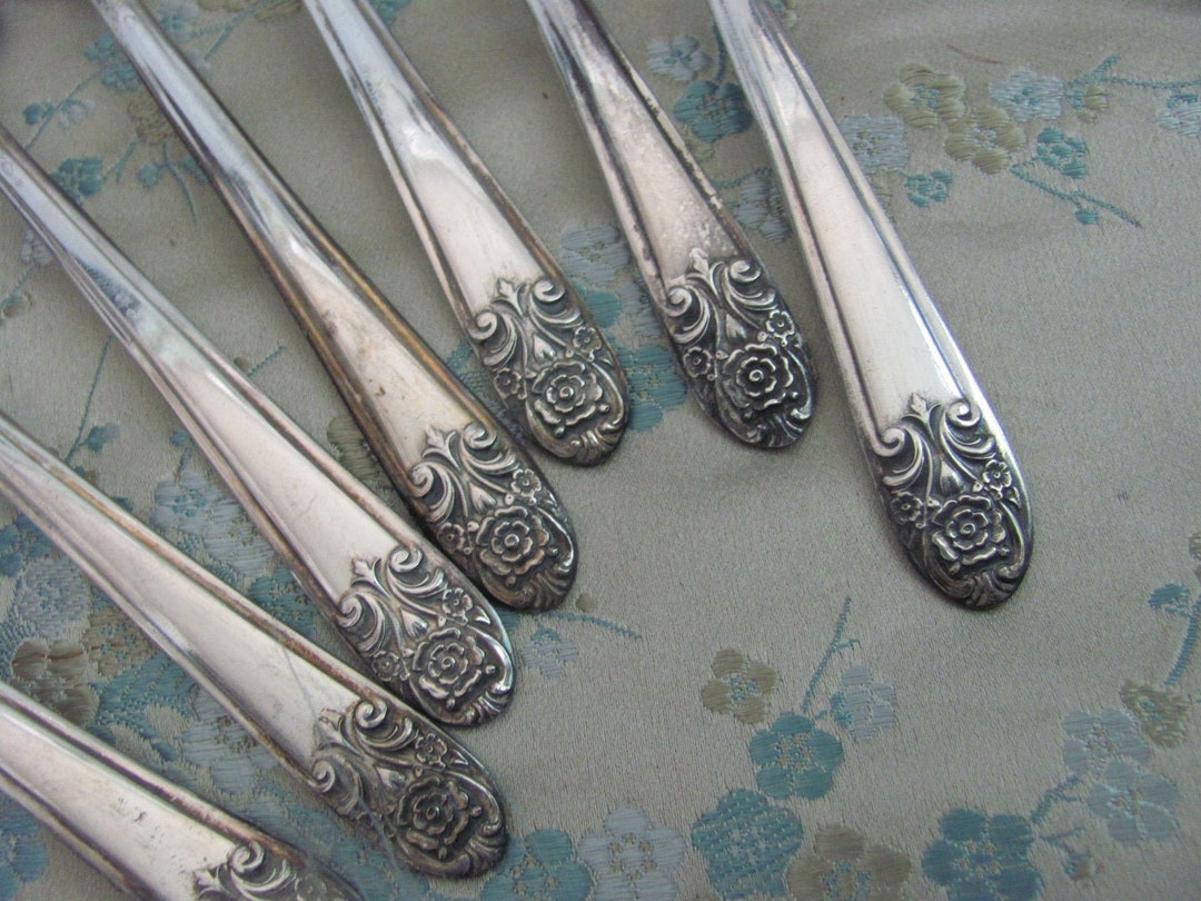 Melody Pattern // 7 Vintage Silver Plate Salad Dessert Forks