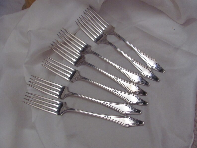 Holmes /& Edwards Hostess Pattern 7 Antique Silver Plate Luncheon Forks