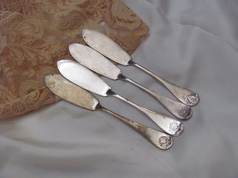 15G Small Butter Knives Silverware Assorted Patterns Lot of 4 Silver Plate Mini Spreaders Knives Master Butter