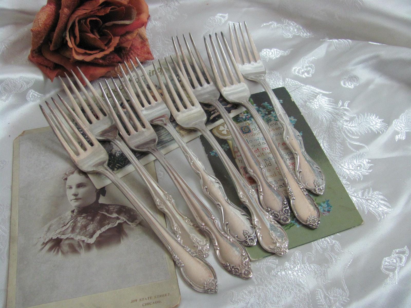 Lot De 8 Fourchettes Dépareillées - Occasion, Pour Décoration Ou Usage Quotidien