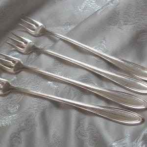 Monroe 1917 Pattern // 4 Silver Plate 3 Prong Crab Seafood Shellfish Cocktail Oyster Pickle Olive Forks // Silverware Flatware Cutlery