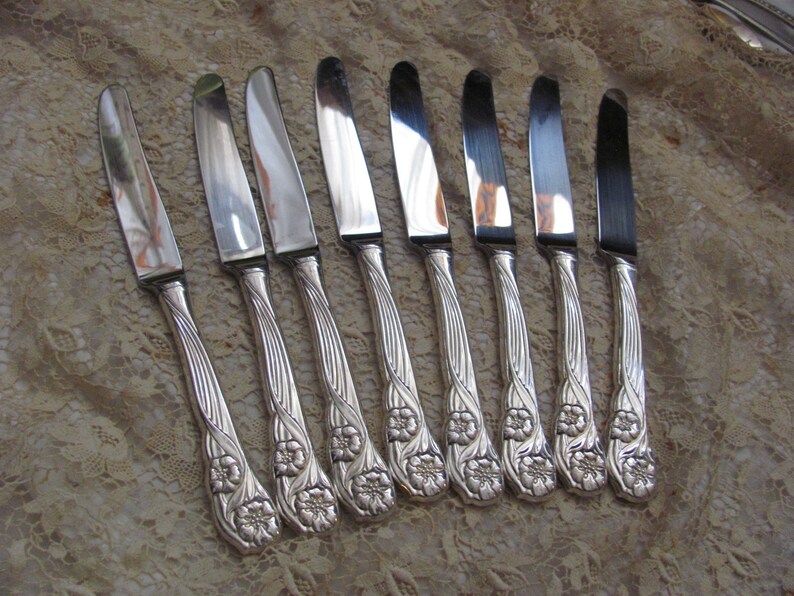 Set of 8 Silver Plate Hollow Handle Dinner Knives Trillia Pattern 1994 Trillia Knives