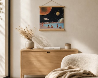 Verträumtes Weltraumposter mit Aufhängern – Surrealistische Vintage-Collage-Wandkunst, himmlische Dekoration