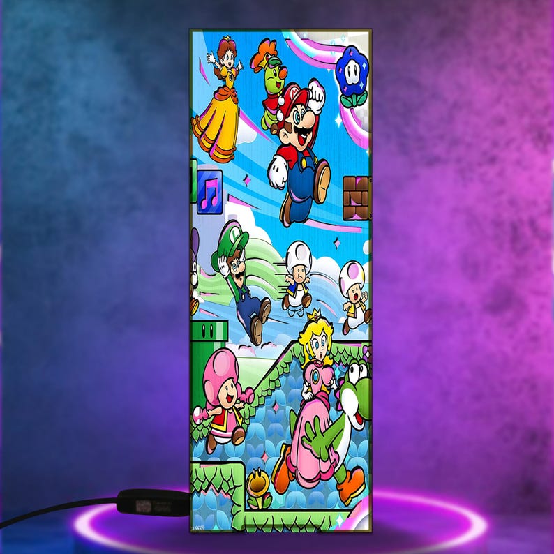 Puede incluir: Un panel de luz rectangular con una colorida ilustraci&oacute;n de personajes de la serie de videojuegos Super Mario. Mario, Luigi, la Princesa Peach y Yoshi se encuentran entre los personajes representados en un estilo de dibujos animados vibrante. El fondo incluye un cielo azul y varios elementos del juego.