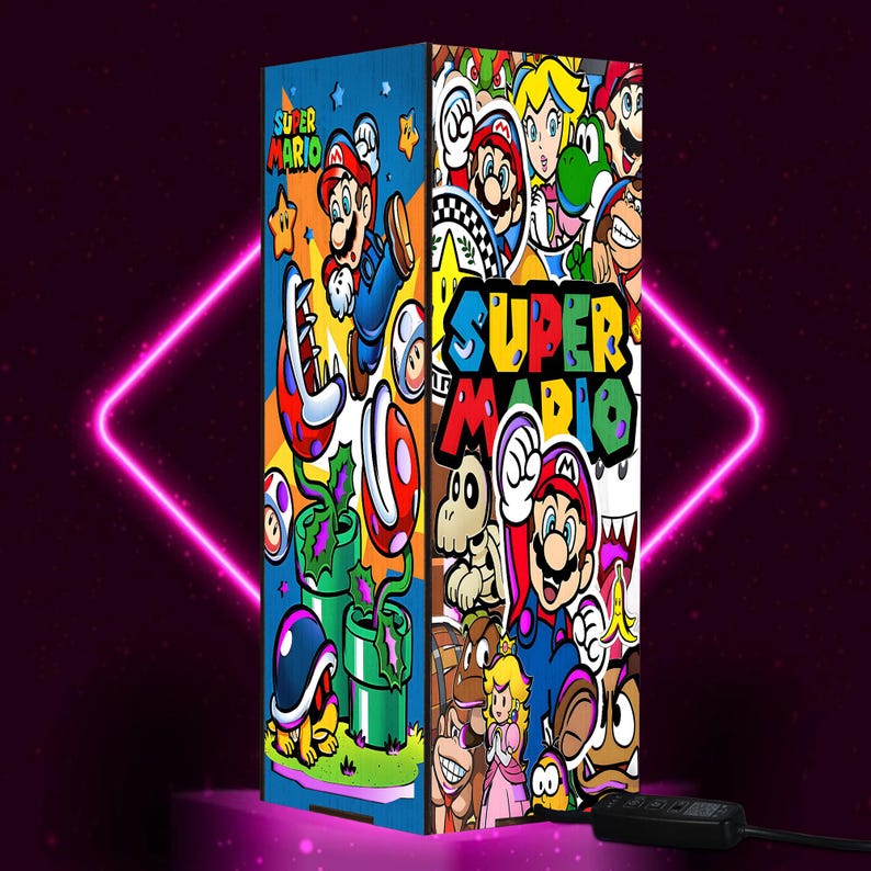 Puede incluir: Un mueble alto y rectangular con el tema de Super Mario, con un dise&ntilde;o vibrante y colorido. El mueble presenta varios personajes de la franquicia Super Mario, incluyendo a Mario, Luigi y la Princesa Peach. Las palabras "Super Mario" se muestran de forma prominente. El mueble est&aacute; sobre una base morada.